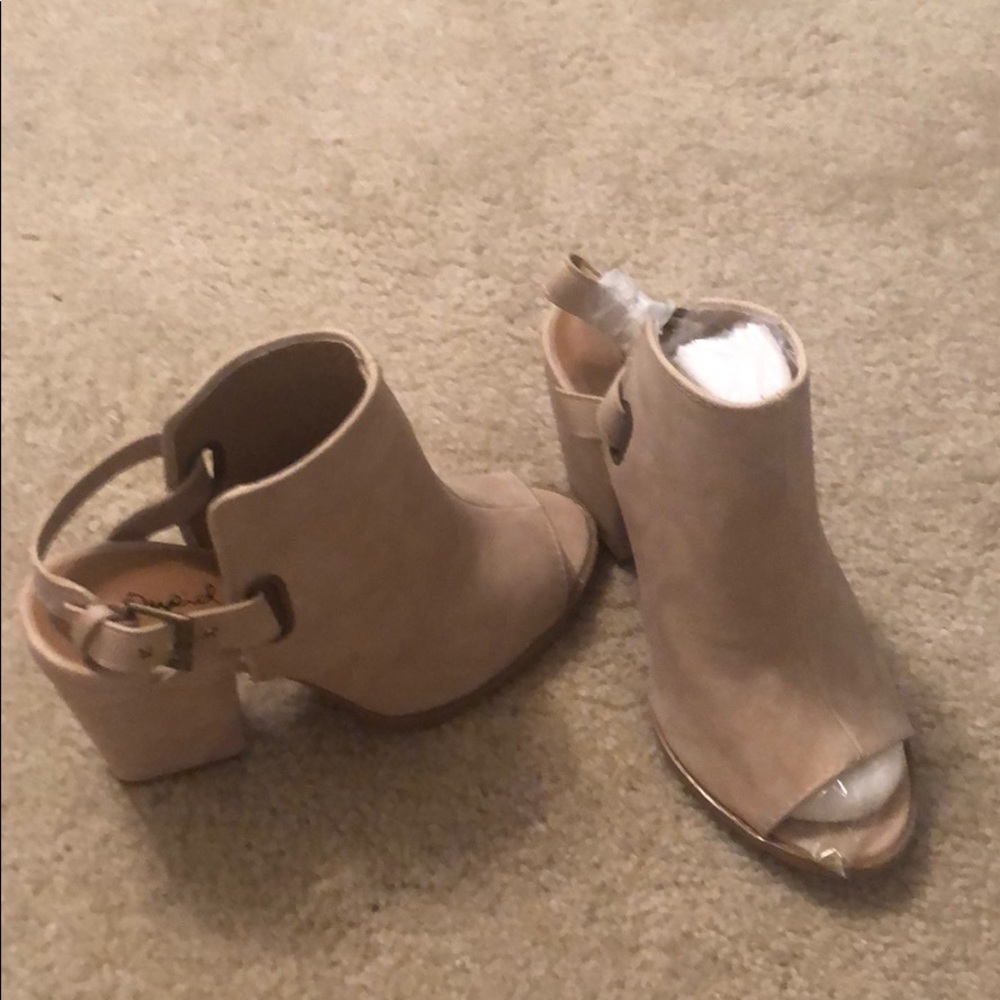 Qupid chunk heel sandal